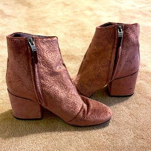 SAM EDELMAN Women’s Taye Booties Mauve Embossed Velvet - size 8